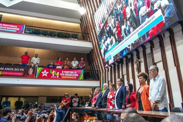 Em sessão especial dos 44 anos do partido, PT Bahia dedica celebração à militância