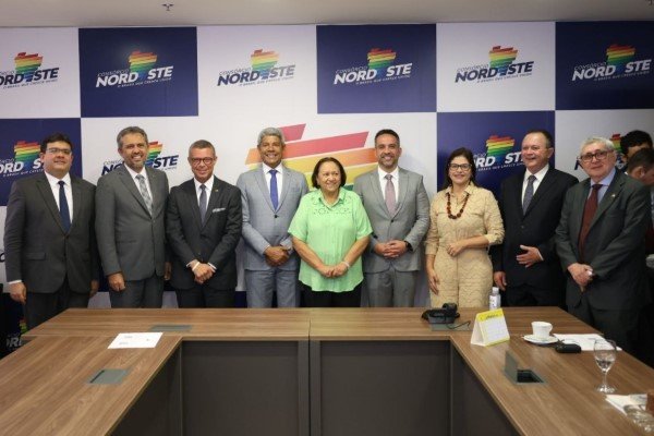 Jerônimo e demais governadores do Nordeste tratam sobre equilíbrio fiscal dos estados com ministros, em Brasília