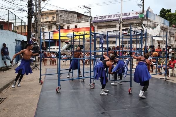 Espetáculo Homens de Ogum é apresentado em praças de Salvador durante Circuito da Dança