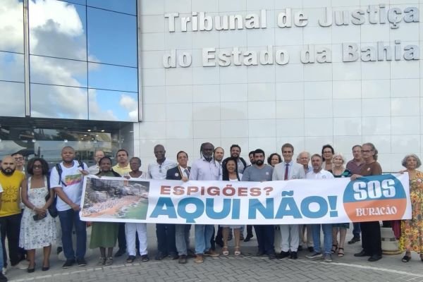 Moradores protocolam ação contra construção de espigões em Salvador