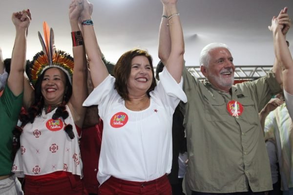 Ao lado de Wagner e lideranças, Adélia Pinheiro lança pré-candidatura à prefeitura de Ilhéus
