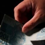 Lula sanciona regra que limita reajuste do salário mínimo; veja novo valor