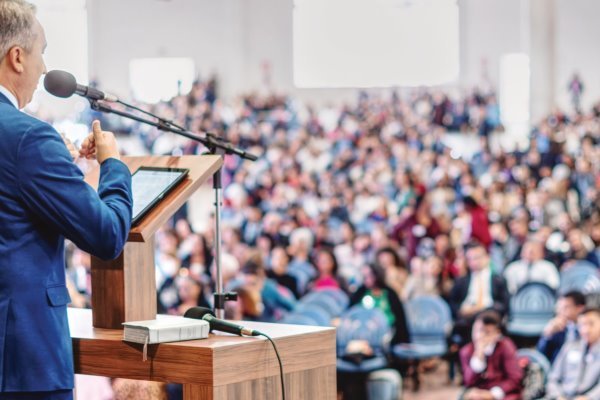 Nova série sobre Jesus Cristo é destaque no congresso de 2024 das Testemunhas de Jeová