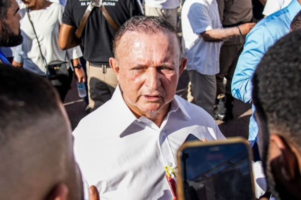 Adolfo Menezes comenta disputa pela vaga ao Senado em 2026