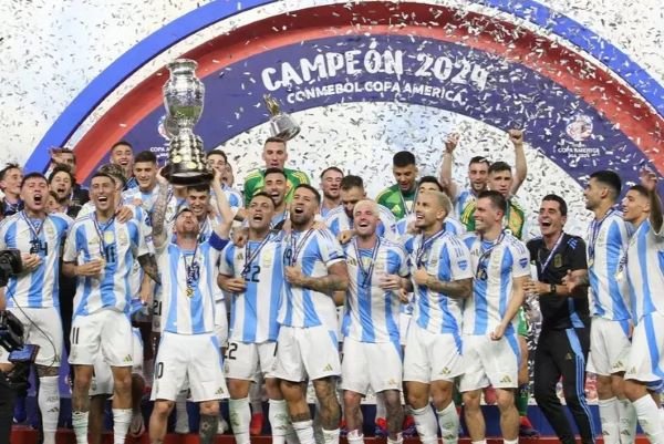 Lautaro Martínez sai do banco e garante 16º título da Copa América para a Argentina