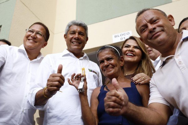 Governo do Estado entrega 80 novas habitações para famílias atingidas pelas chuvas em Itabuna