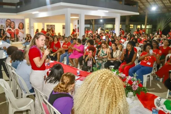 Plenária de Leila e Rosalvo reúne mais de 600 mulheres para debater igualdade de gênero