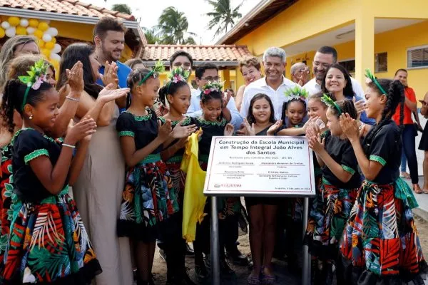 Jerônimo Rodrigues inaugura obras e anuncia novas autorizações em Acajutiba