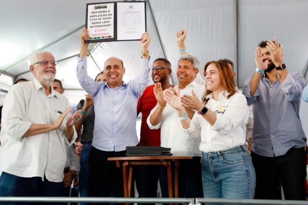 Em Elísio Medrado, Jerônimo entrega trecho de rodovia recuperada e autoriza convênio para reforma de hospital