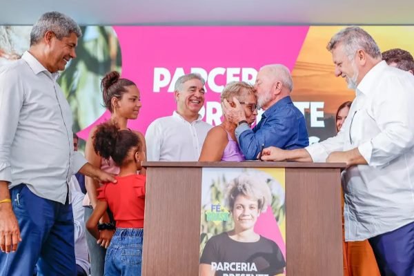 Lula e Jerônimo entregam duplicação da BR-116 e anunciam obras de infraestrutura e habitação em Feira de Santana