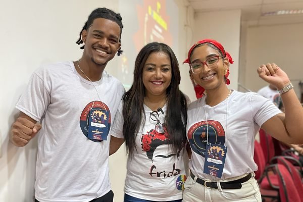 Marivalda se reúne com estudantes de Candeias