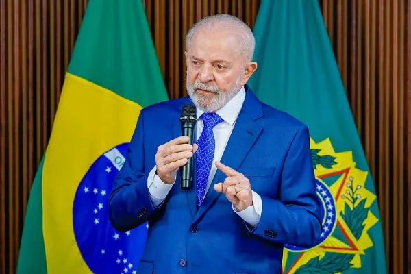 Lula parabeniza Donald Trump e defende respeito à democracia