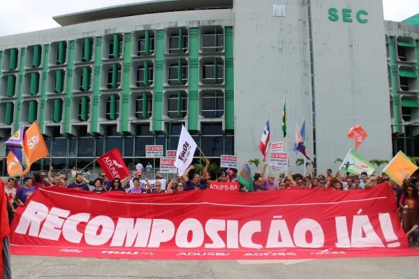 Universidades Estaduais da Bahia paralisam atividades em protesto por recomposição salarial