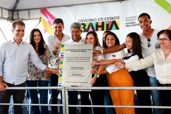 Santaluz celebra avanços na educação com entrega de novas escolas