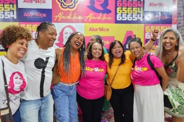 Aladilce retorna à Câmara e celebra 'onda rosa' em Salvador