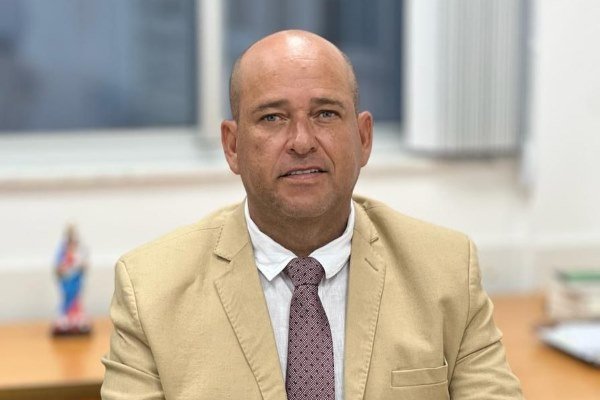 Binho Galinha solicita construção de cinco escolas de tempo integral em Feira de Santana