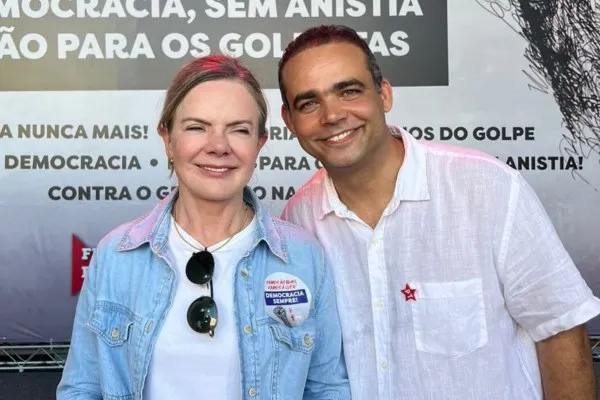 Gleisi Hoffmann e Rosalvo participam de ato em Lauro de Freitas nesta quarta (2)