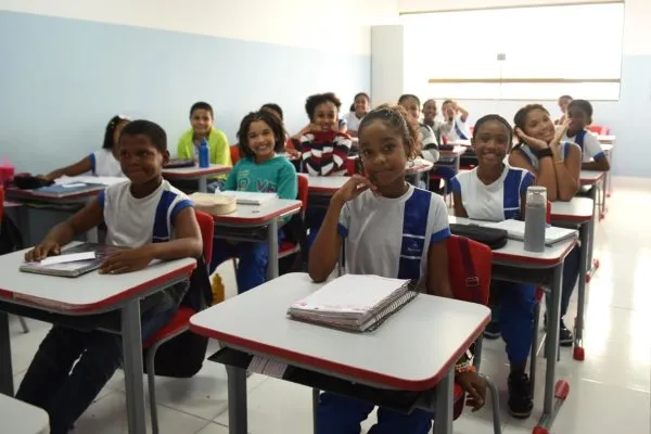 Escola municipal em Pernambués para 165 alunos é inaugurada