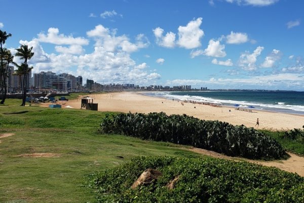 Descarte de esgoto na praia faz vereador aliado de Jerônimo pressionar Embasa