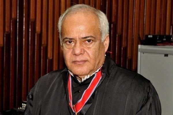 ALBA aprova Comenda Dois de Julho para desembargador Raimundo Cafezeiro