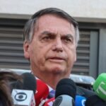 Inelegível, Bolsonaro descarta filho como ‘plano B’ e reafirma candidatura em 2026