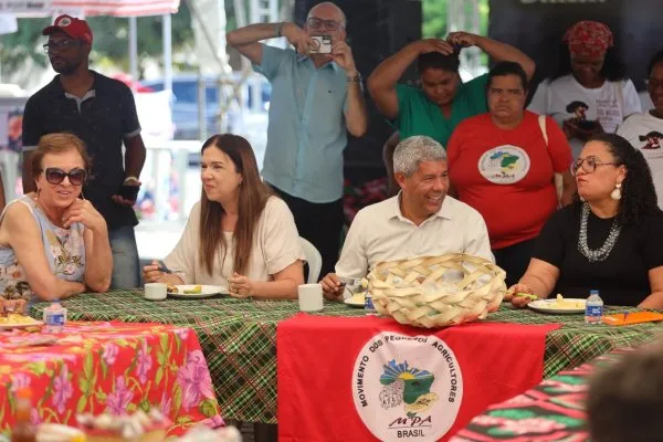 Jerônimo Rodrigues participa de encontro com 1.200 mulheres do campo em Salvador