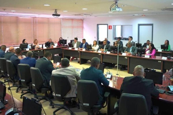 Caetano reúne Câmara e MP para enfrentar crise no transporte de Camaçari