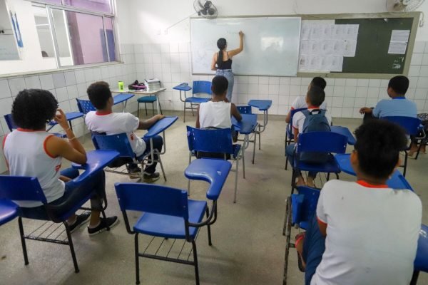 Lauro de Freitas inicia confirmação de matrícula para rede municipal em 2025