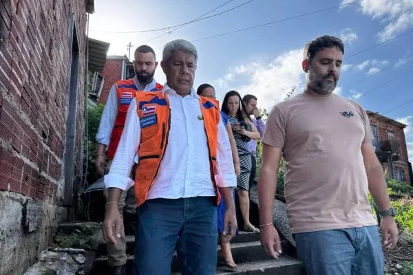 Jerônimo Rodrigues visita sul da Bahia e anuncia apoio após chuvas