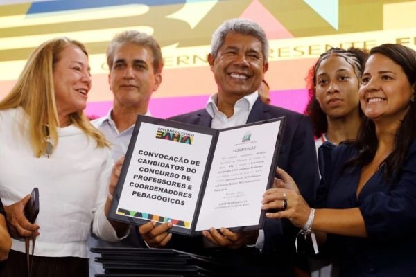 Governo da Bahia convoca mais de 8,8 mil profissionais para a rede estadual de educação