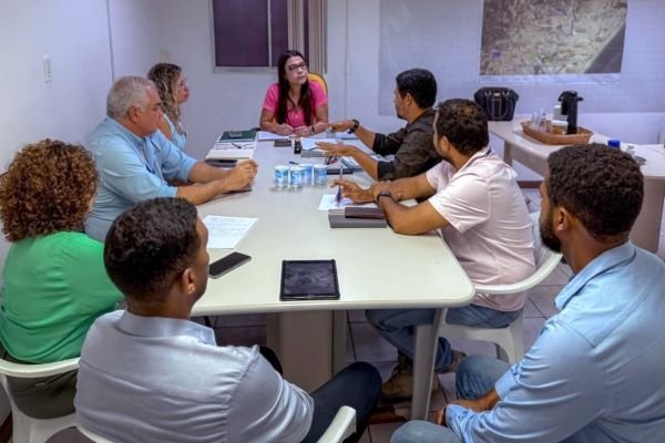 Prefeitura faz reunião com Embasa para otimizar obras em Lauro de Freitas