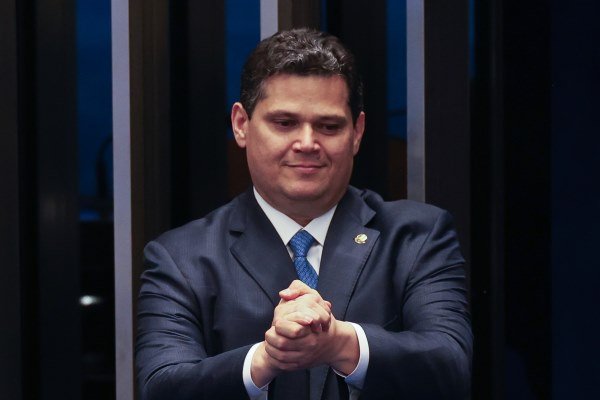 Davi Alcolumbre é eleito presidente do Senado com ampla maioria