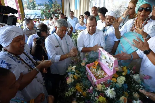 Na Festa de Yemanjá, Jerônimo Rodrigues pede tranquilidade, saúde e emprego