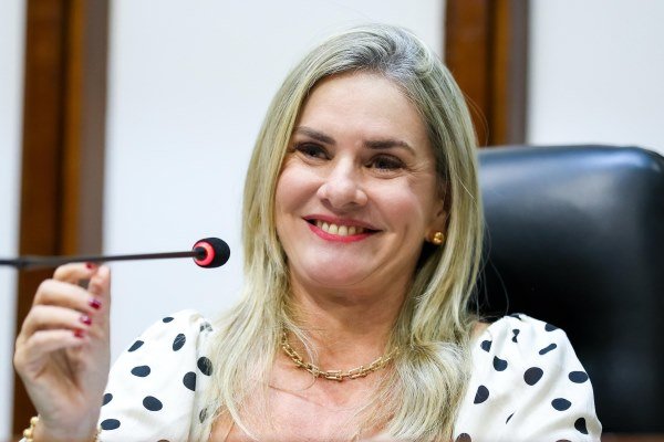 Ivana Bastos faz história como primeira mulher a presidir a ALBA em 190 anos