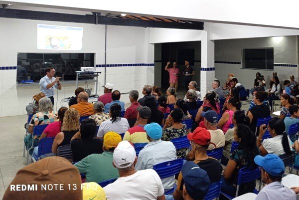 Nova operação da Embasa leva água tratada a Mocambo e esclarece dúvidas da população