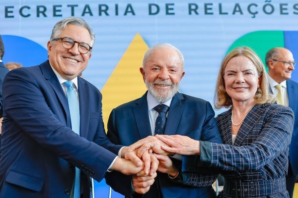 Lula empossa Alexandre Padilha e Gleisi Hoffmann em reforma ministerial