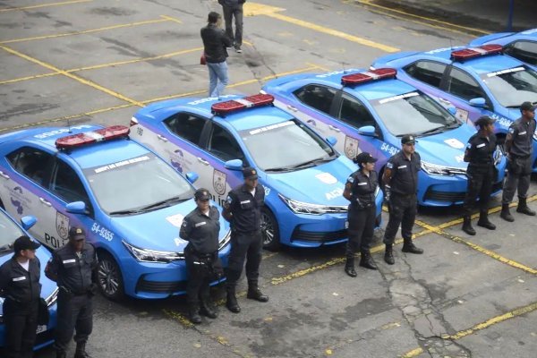 Carnaval no Rio: PM prende mais de 400 pessoas e apreende mais de 200 armas brancas