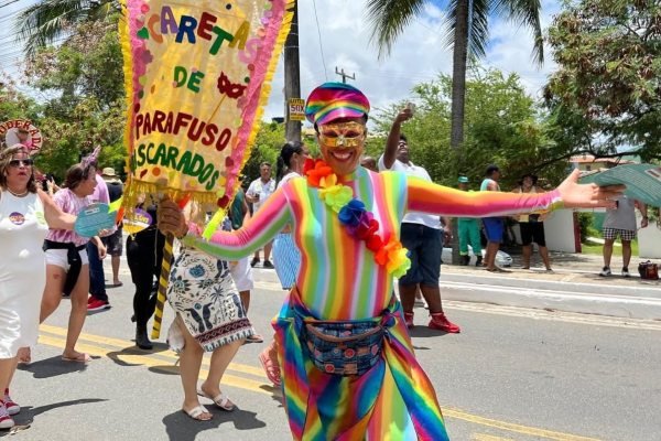 Cortejo cultural abre Virada do Carnaval e celebra tradição em Arembepe