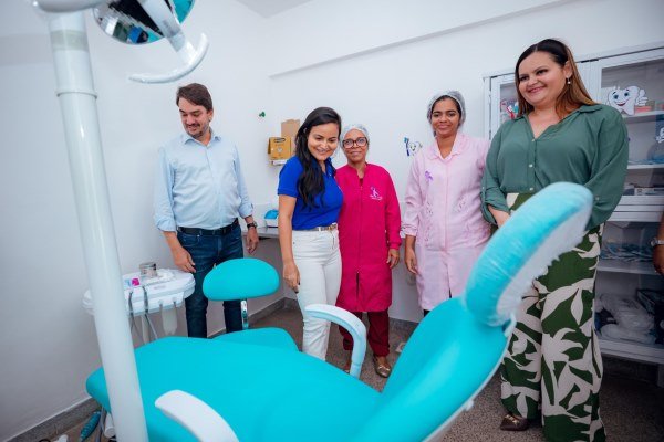 Débora Regis entrega equipamentos e amplia atendimento odontológico em Itinga