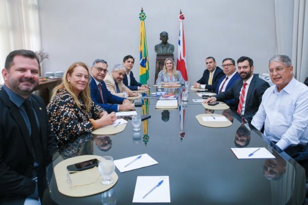 Ivana Bastos comanda aprovação de projetos importantes na ALBA