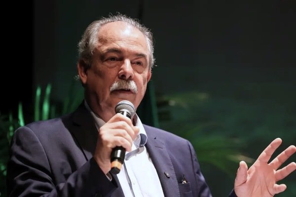 Mercadante propõe taxar bets para compensar alta do IOF e aliviar impacto na economia