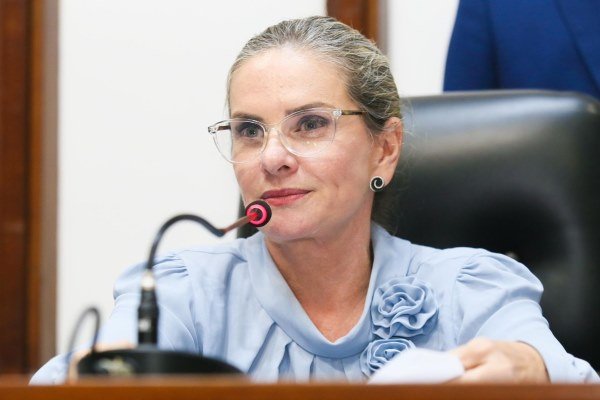 Ivana Bastos lidera votação de pacote estratégico para mobilidade urbana na Bahia