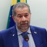 Carlos Lupi deixa Ministério da Previdência após escândalo no INSS