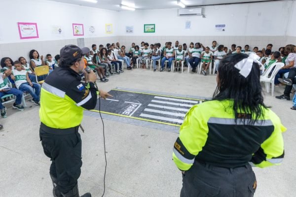 Maio Amarelo leva educação no trânsito para 300 alunos da rede municipal de Camaçari