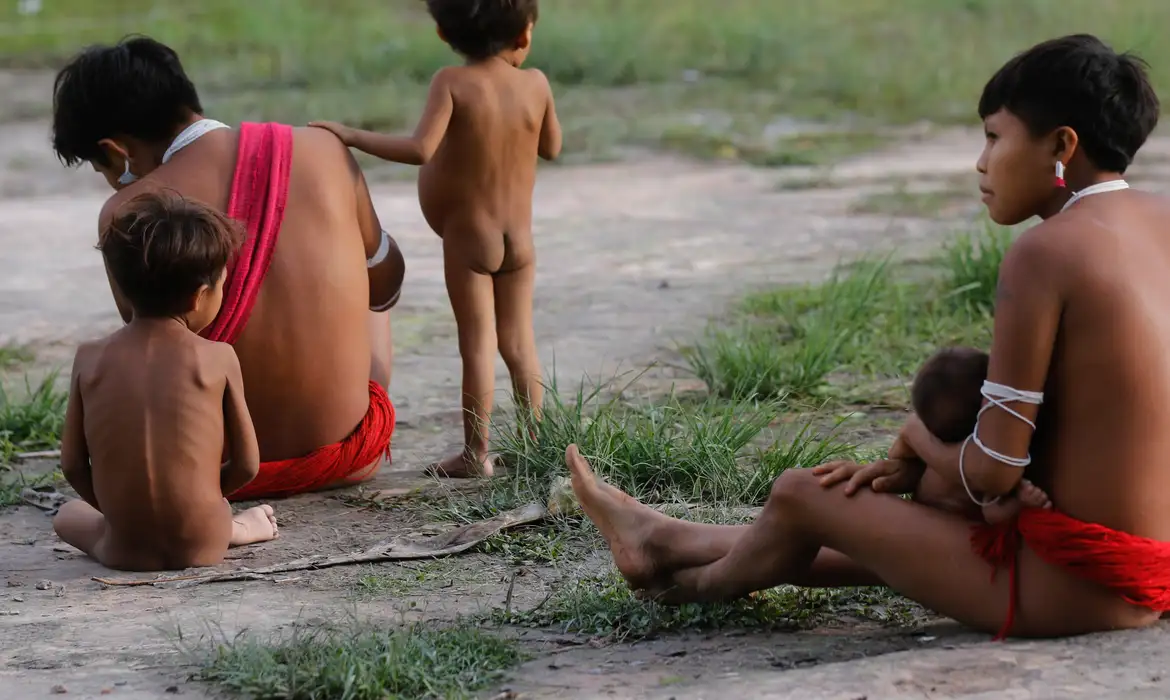 Mortes entre Yanomamis caem 21% após reforço na saúde e reabertura de polos