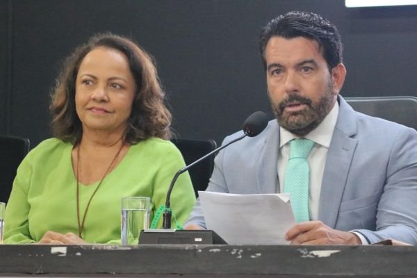 Aladilce solicita ao MPE audiência pública para debater sistema ambiental de Salvador