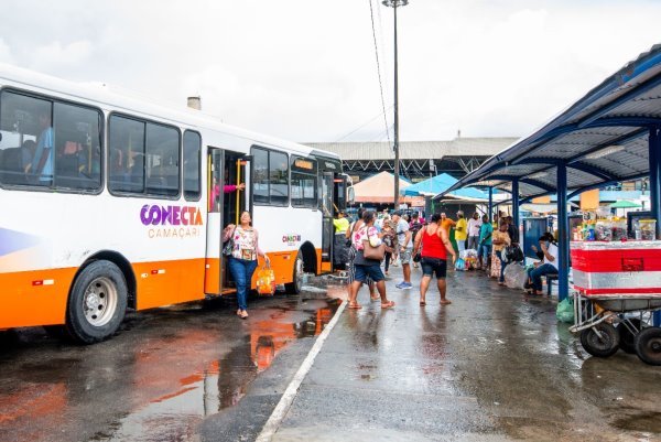 Conecta Camaçari estreia com aprovação popular e ônibus com ar-condicionado e Wi-Fi