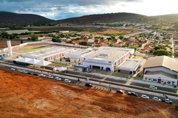 Com escola modelo e reforço na saúde, Brumado recebe R$ 81,5 milhões em investimentos do Estado