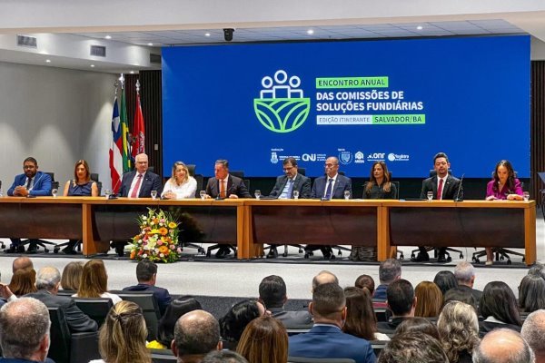 Deputado Hassan defende soluções pacíficas para conflitos fundiários em encontro nacional em Salvador