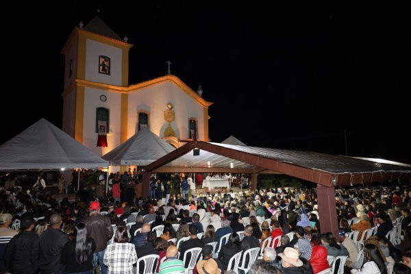 Noite das Lanternas emociona Rio de Contas com fé, tradição e presença do governador